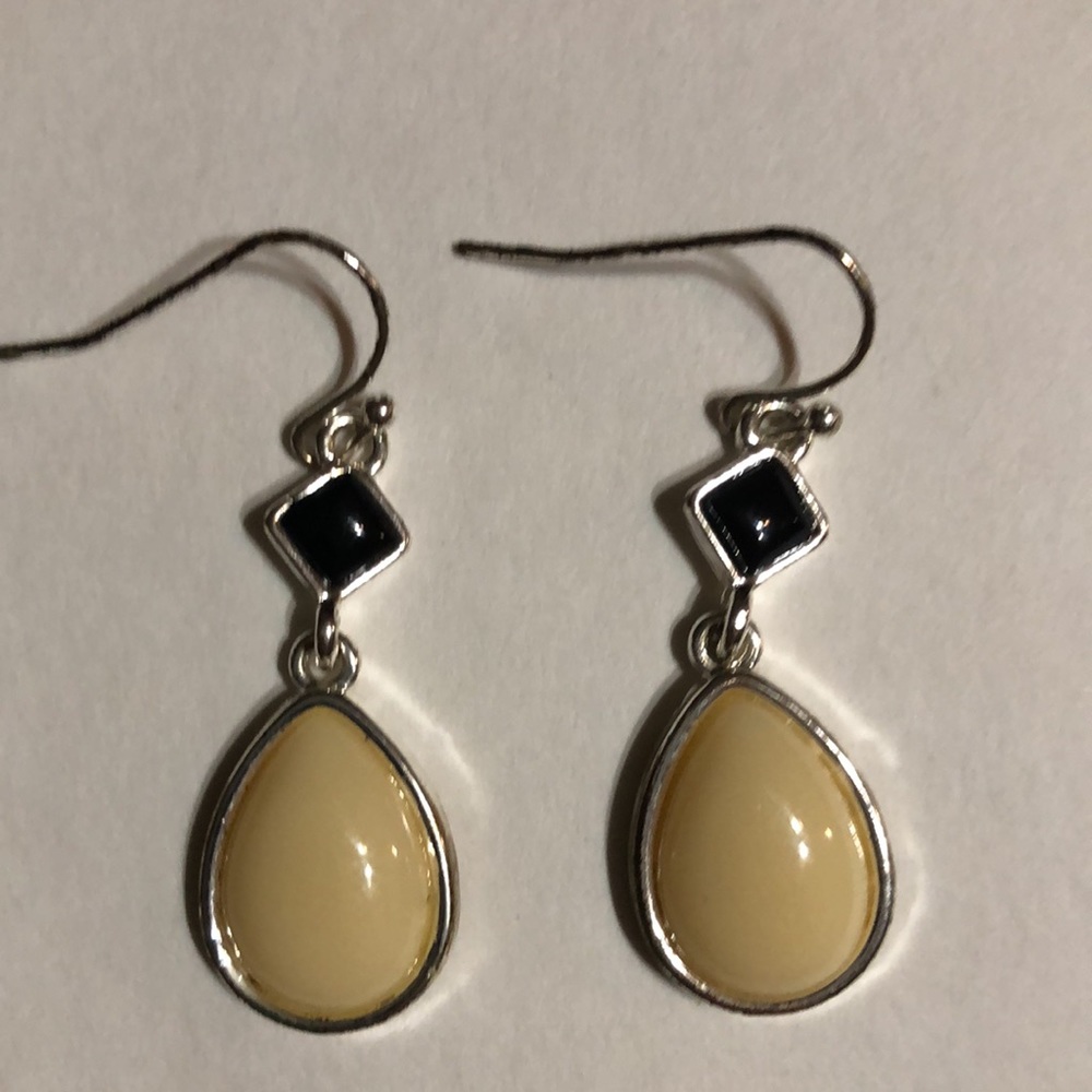 Black and cream earrings - Picture 4 of 5